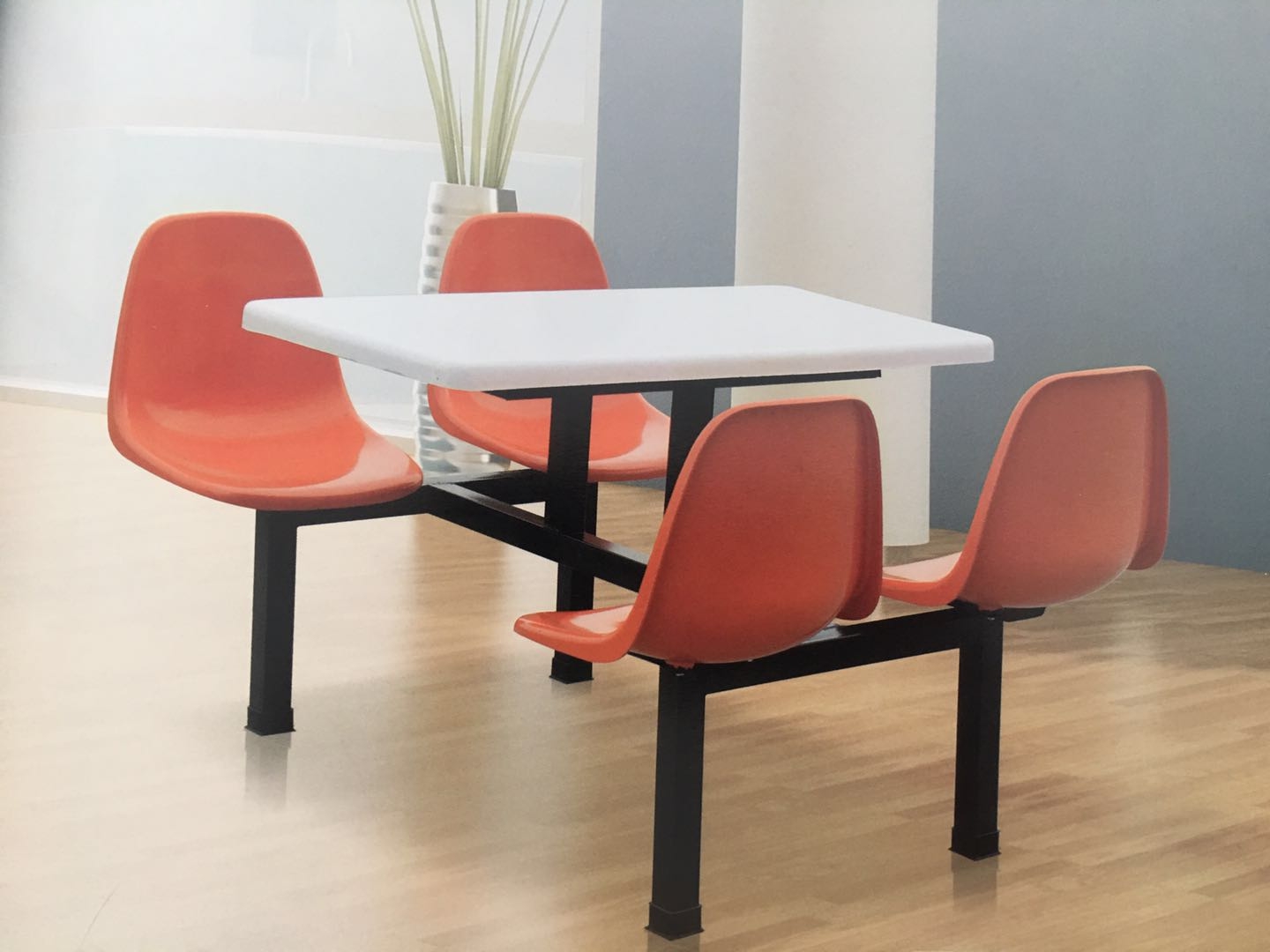 四人（rén）餐桌椅2