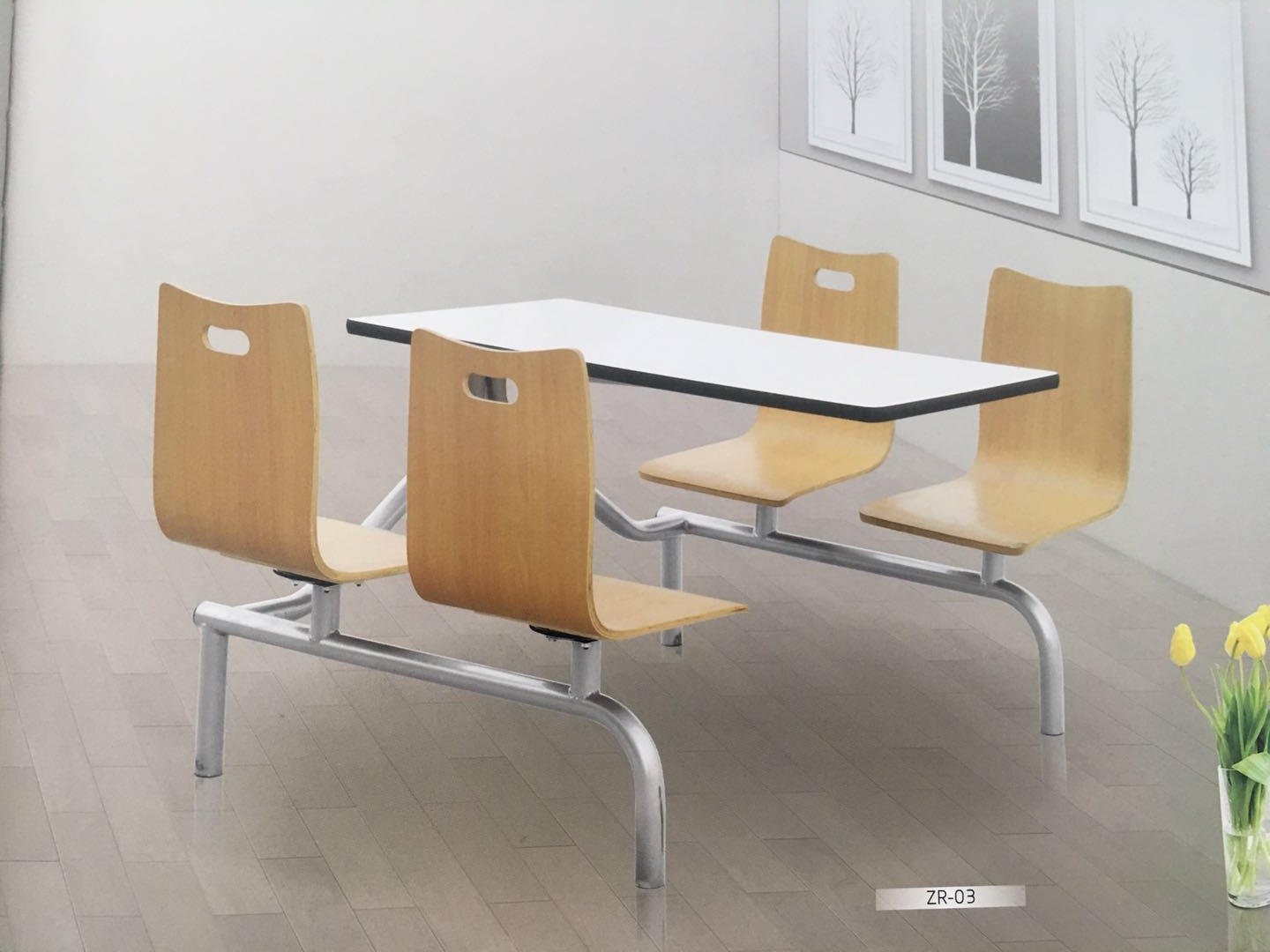 四人餐桌椅（yǐ）